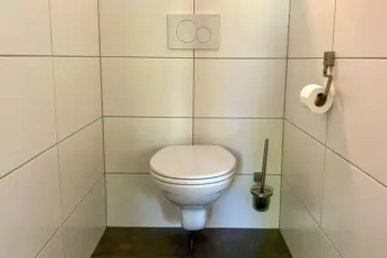 Bra37 apart toilet