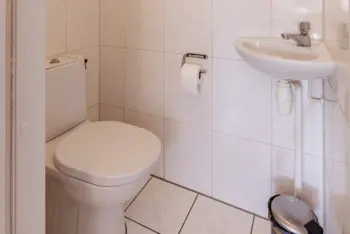 Mek 5 toilet