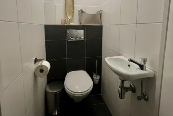 WOE088 toilet